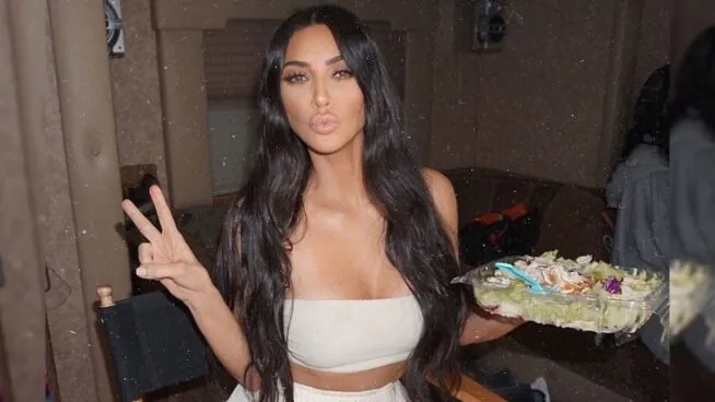Kim Kardashian, a sus 44 años: «Cada vez que tengo hambre me tomo este aperitivo light»