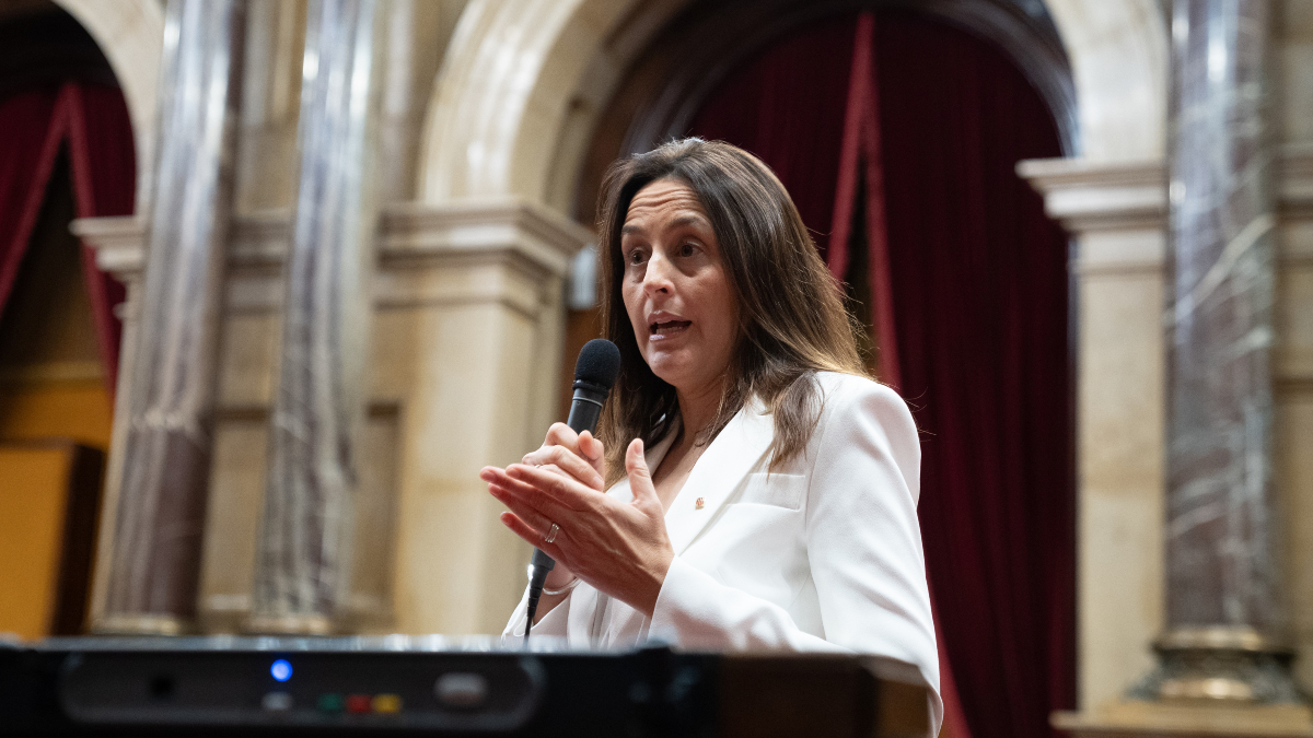 La consejera catalana de Educación defiende el catalán como «lengua propia del país»