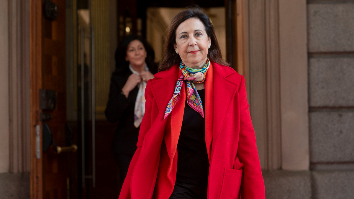 Robles niega que existan discrepancias en el Gobierno sobre el embargo de armas a Israel
