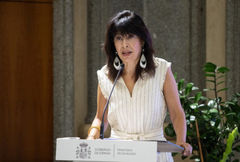 Increpan a la ministra de Igualdad en Granada por las pulseras: «Esto no es feminismo»