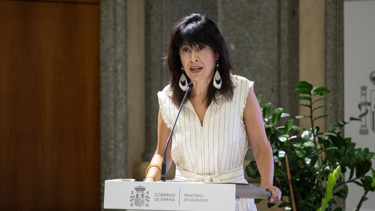 Increpan a la ministra de Igualdad en Granada por las pulseras: «Esto no es feminismo»