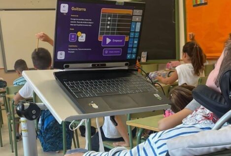 La tecnología permite que un niño que no puede hablar ni moverse saque sobresaliente