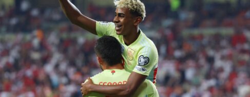España golea a Turquía en un partidazo de Pedri, Ferran y Merino