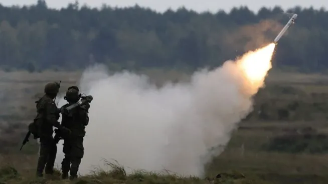 Polonia cierra parte de su espacio aéreo e inicia maniobras militares «preventivas» ante Rusia