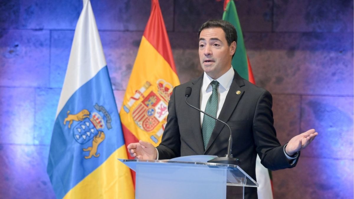 El lehendakari dice que con las competencias actuales no puede responder a la inmigración