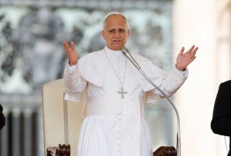 León XIV no tiene «por el momento» intención de permitir ordenar a mujeres sacerdotes