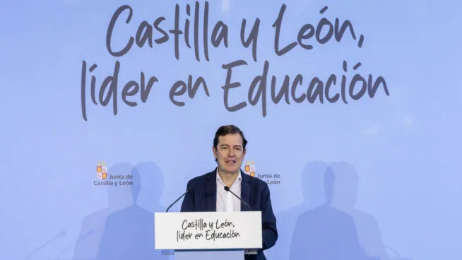 Mañueco anuncia más maestros de Lengua y Matemáticas en 4º y 5º de Primaria