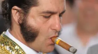 La nueva ley del tabaco prohibirá también fumar en las plazas de toros