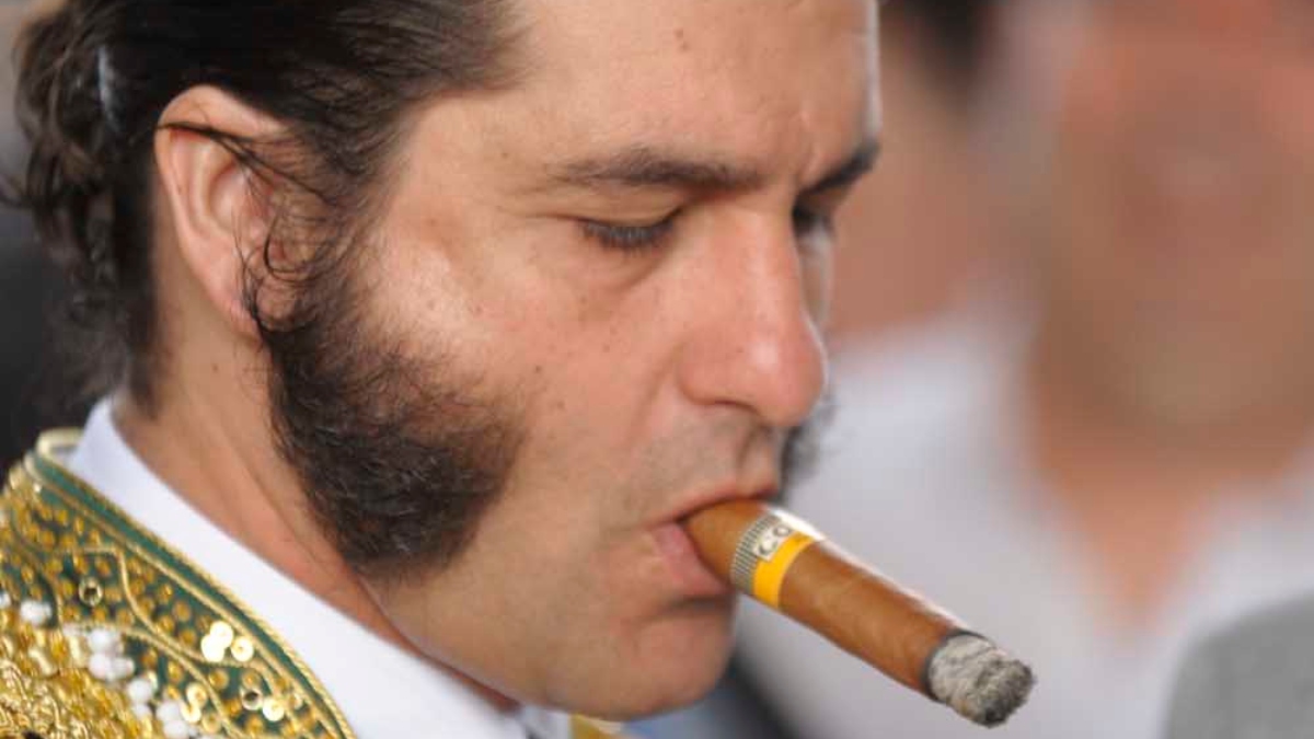 La nueva ley del tabaco prohibirá también fumar en las plazas de toros