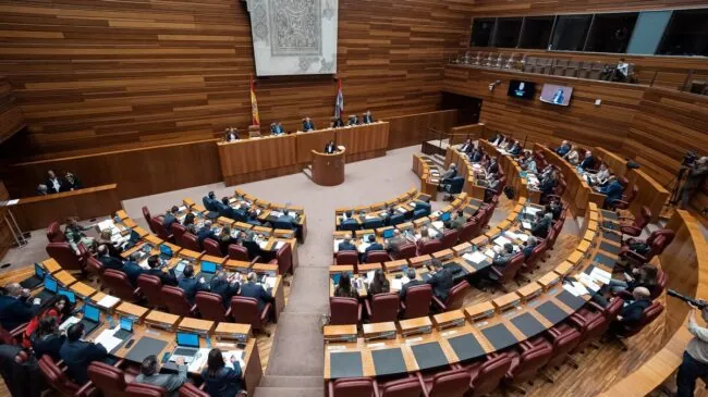 El PP recupera la Presidencia de las Cortes de Castilla y León gracias a un pacto con Vox