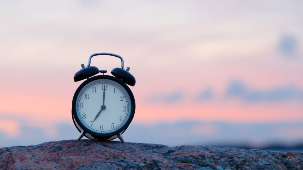 Cambio de hora en España. Canva