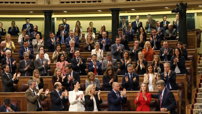 Un sector del PP se abre ya a una moción de censura con Junts para «echar a Sánchez»