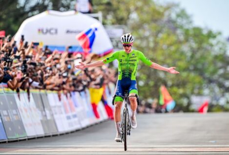 Pogacar revalida su título de campeón del mundo con una exhibición en Ruanda