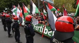 Tres detenidos y cuatro agentes lesionados en las protestas de la etapa de la Vuelta en Bilbao