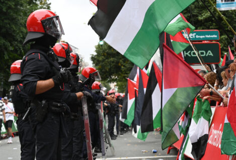 Las protestas a favor de Palestina obligan a detener la Vuelta otra vez
