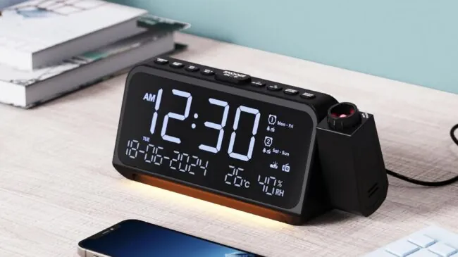 Despierta con estilo: relojes proyectores que iluminan tus mañanas