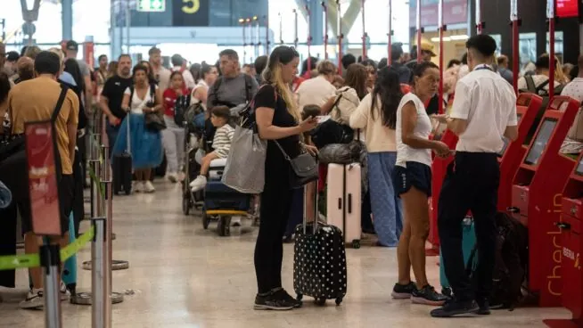 Aena afirma que la situación en Barajas se está normalizando tras las colas de esta mañana