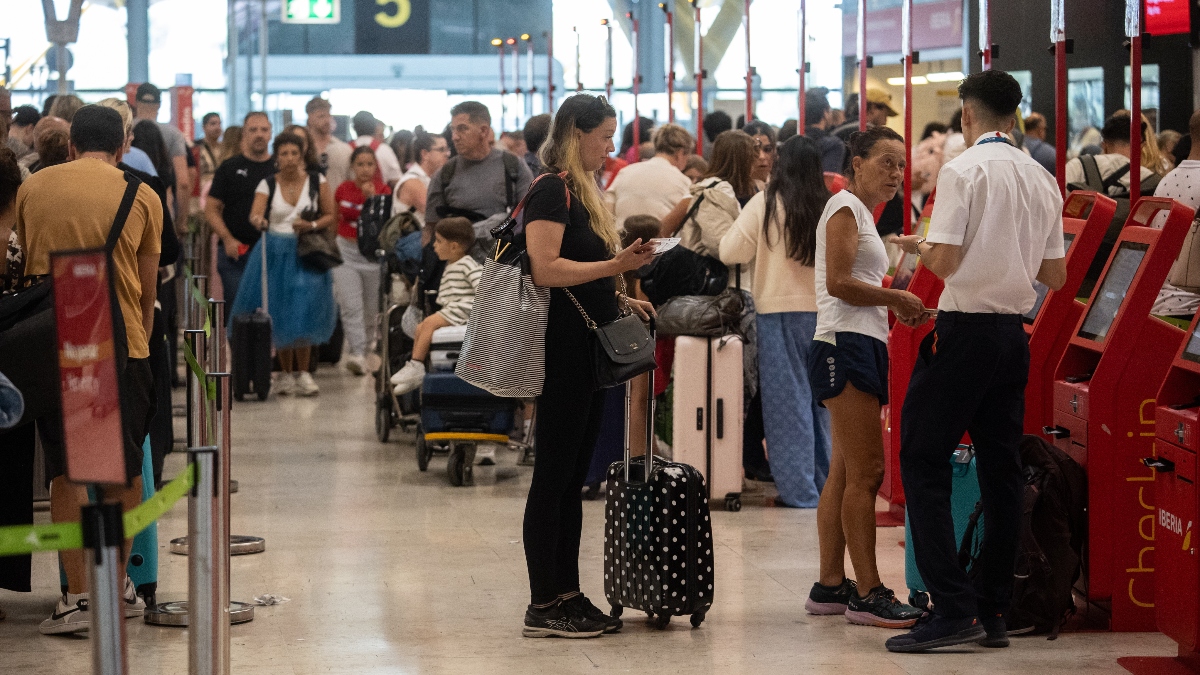 Aena afirma que la situación en Barajas se está normalizando tras las colas de esta mañana