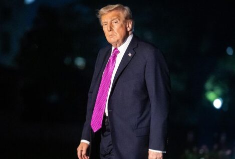 Trump pide al 'New York Times' más de 12.700 millones de euros por difamación y calumnias