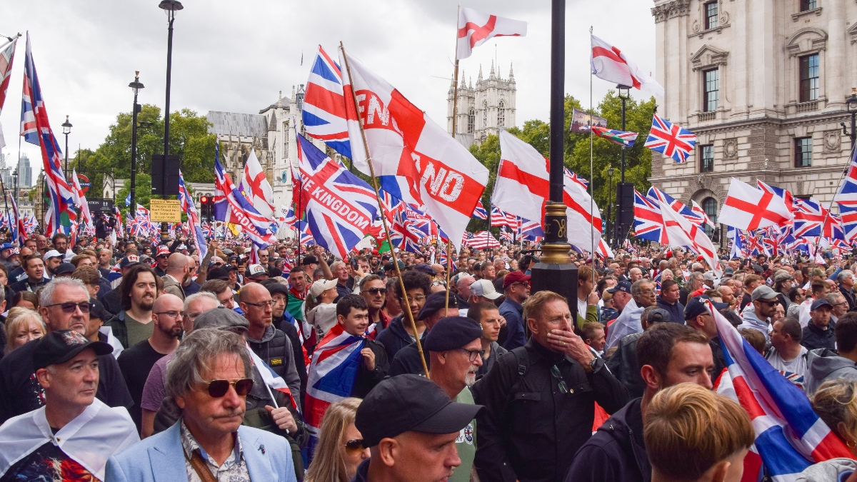 Starmer dice que «nunca entregarán» su bandera a la ultraderecha tras manifestaciones