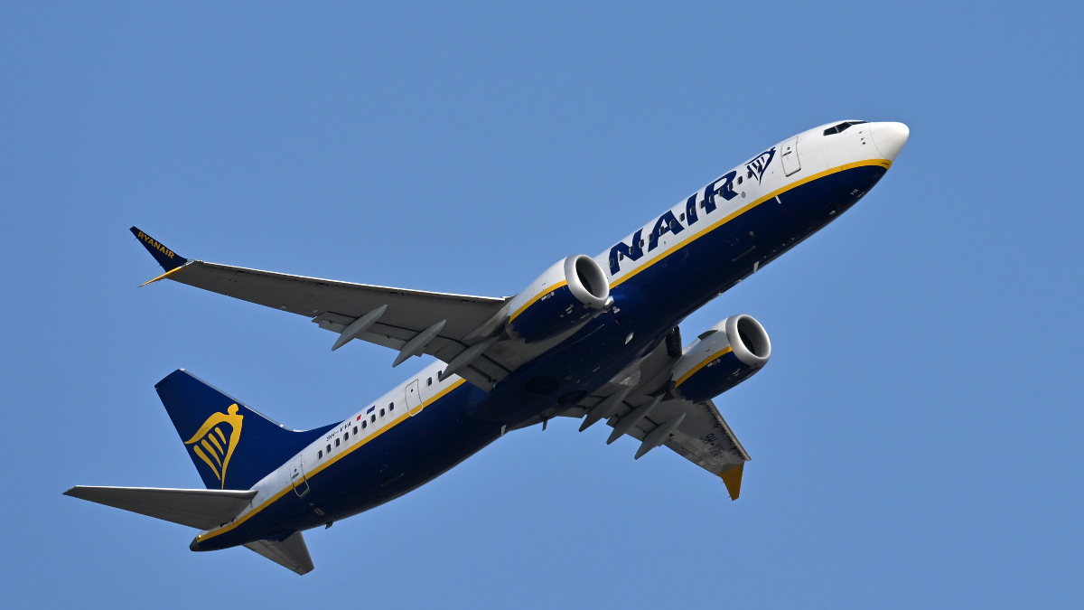 Ryanair amenaza con recortar un millón de plazas más en sus vuelos a España en verano