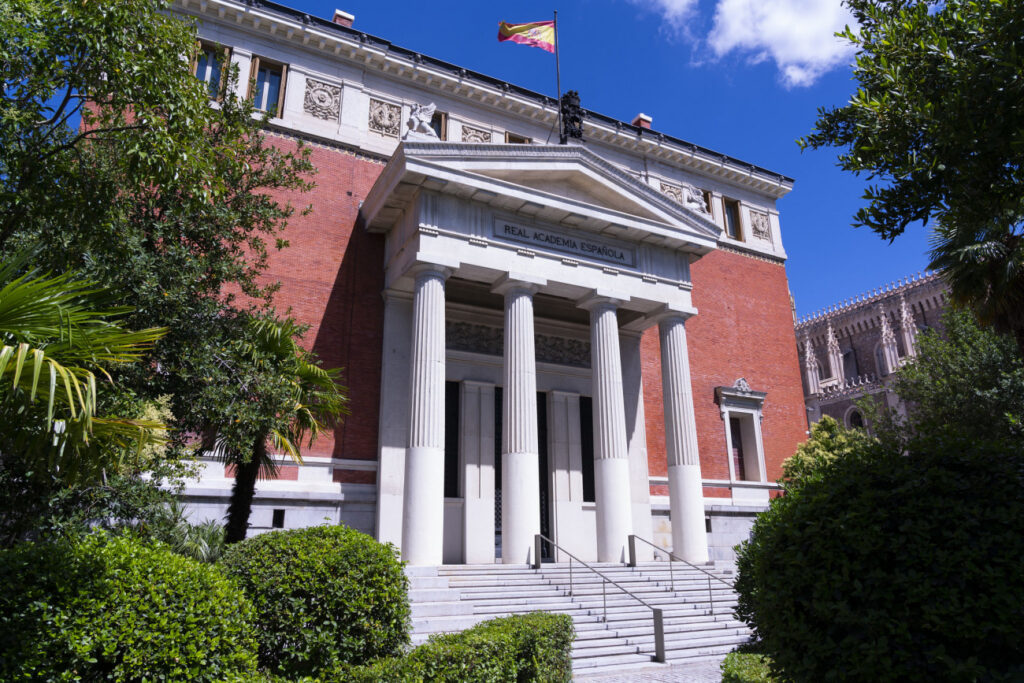 Fachada de la Real Academia Española. Canva
