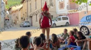 Pesadilla en el campamento 'trans' vasco: cocineros desnudos y niños chupando pies