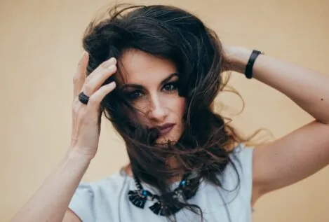 La premio Nacional de Poesía 2023 denuncia el sistema que invisibiliza el trabajo de los poetas