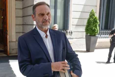 Ábalos compró con pagos en negro el silencio de Rosa, la asistenta de su residencia oficial
