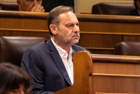 Ábalos pide a la Justicia que prohíba emitir el documental de Telecinco con su exmujer