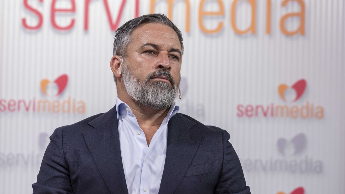 Abascal solo pactará con el PP si cambia las políticas progresistas «como un calcetín»