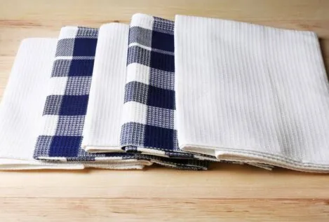 Adiós al mal olor en los trapos de cocina: la mezcla de vinagre y bicarbonato es la solución