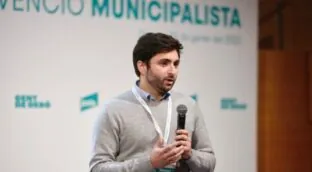 Un ayuntamiento de Junts en números rojos crea una plaza de «técnico de la Agenda 2030»