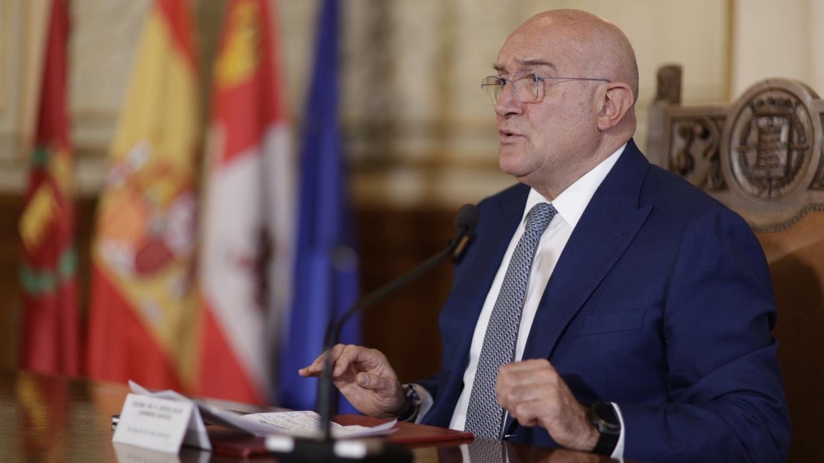 El alcalde de Valladolid, Carnero, reprocha a Óscar Puente por no aplazar el pago de la SVAV