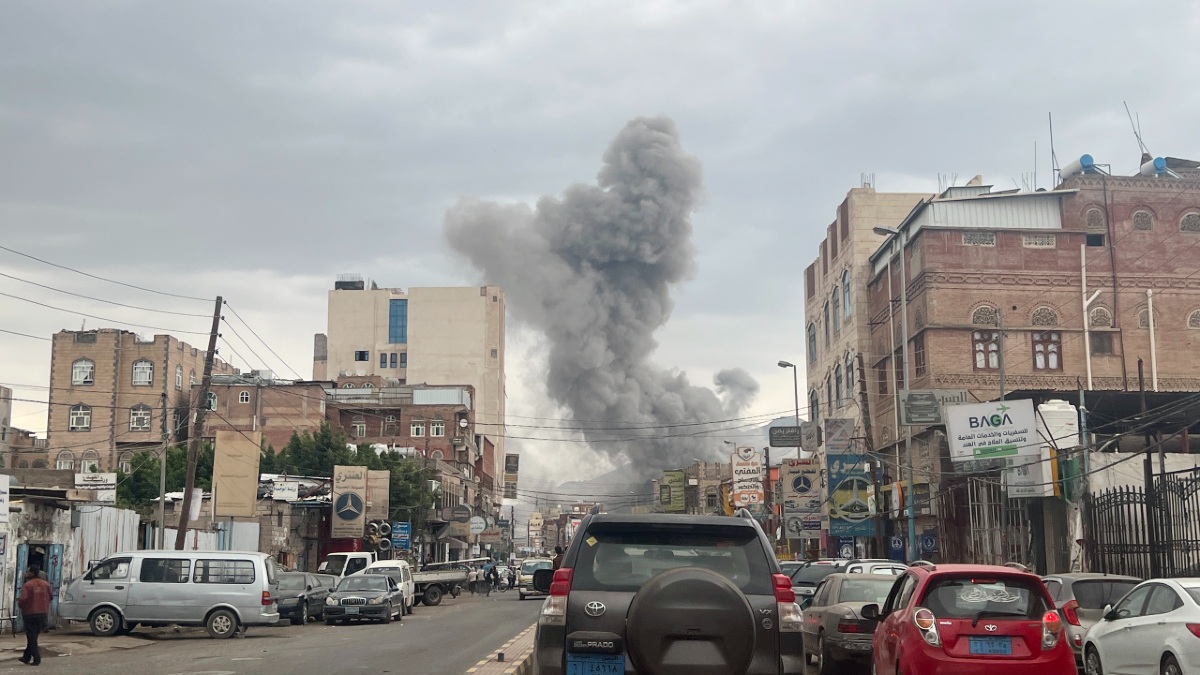 Ascienden a 46 los muertos y 165 los heridos por los bombardeos israelíes en Yemen