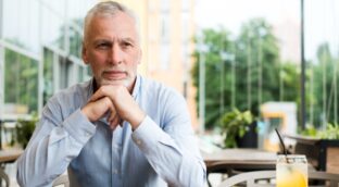 Un estudio demuestra que autoestima mejora con la edad (sobre todo a partir de los 55 años)