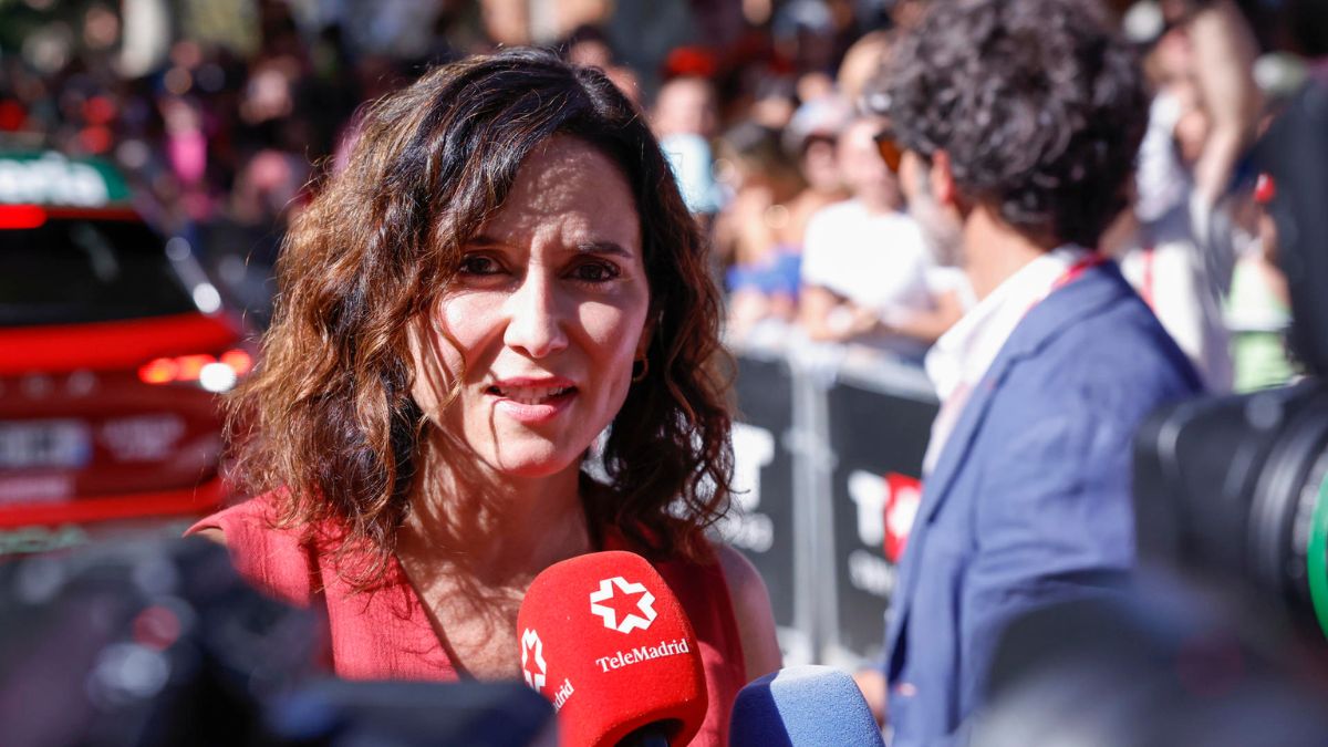 Ayuso asegura que Sánchez está «lanzando fuego» contra los ciclistas para «dividir»