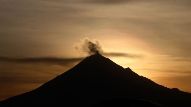 'Bajo el volcán': dos lecturas, dos vidas