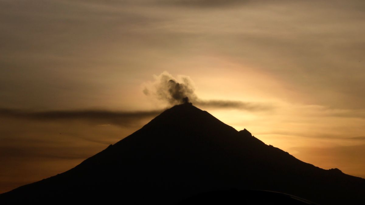 ‘Bajo el volcán’: dos lecturas, dos vidas