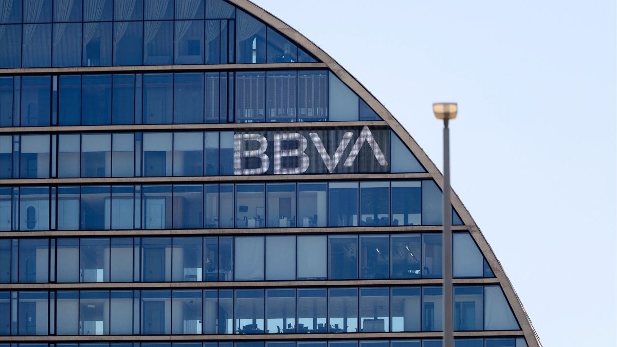 La CNMV autoriza la nueva oferta de BBVA sobre la opa al Sabadell