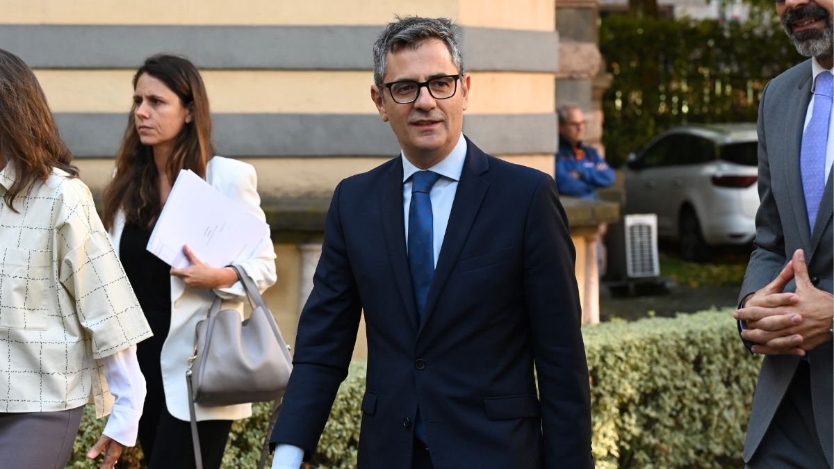 Bolaños ve «xenófobas» las propuestas sobre inmigración de Feijóo, «número dos de Abascal»