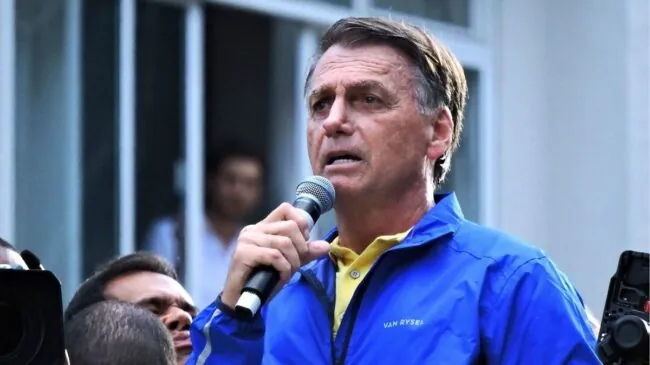 Bolsonaro sale de la UCI diez días después, pero sin previsión de alta hospitalaria