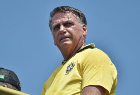Bolsonaro, en la UCI por una bronconeumonía y sin previsión de alta