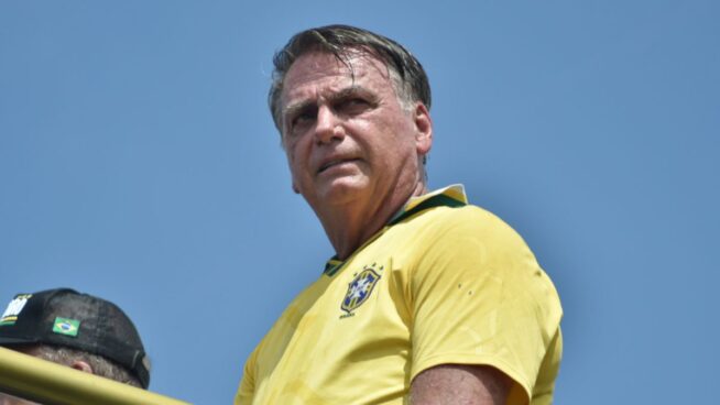 Bolsonaro, en la UCI por una bronconeumonía y sin previsión de alta