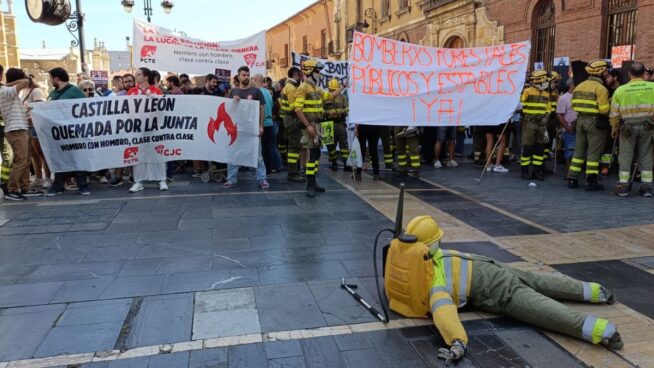 Un millar de personas apoyan a los bomberos forestales en León: piden condiciones «dignas»