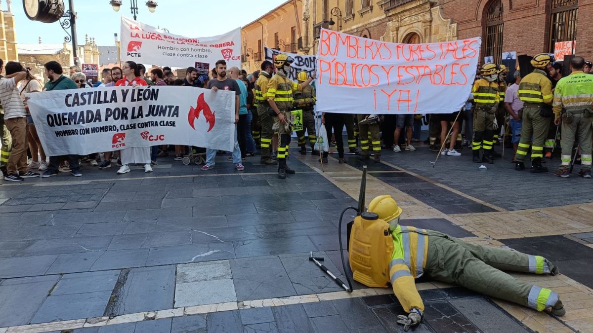 Un millar de personas apoyan a los bomberos forestales en León: piden condiciones «dignas»