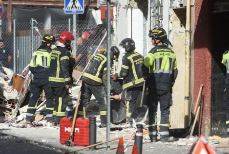 Hallan un segundo cadáver entre los restos del edificio que explotó el sábado en Vallecas