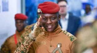 Burkina Faso aprueba penalizar la homosexualidad con cinco años de cárcel