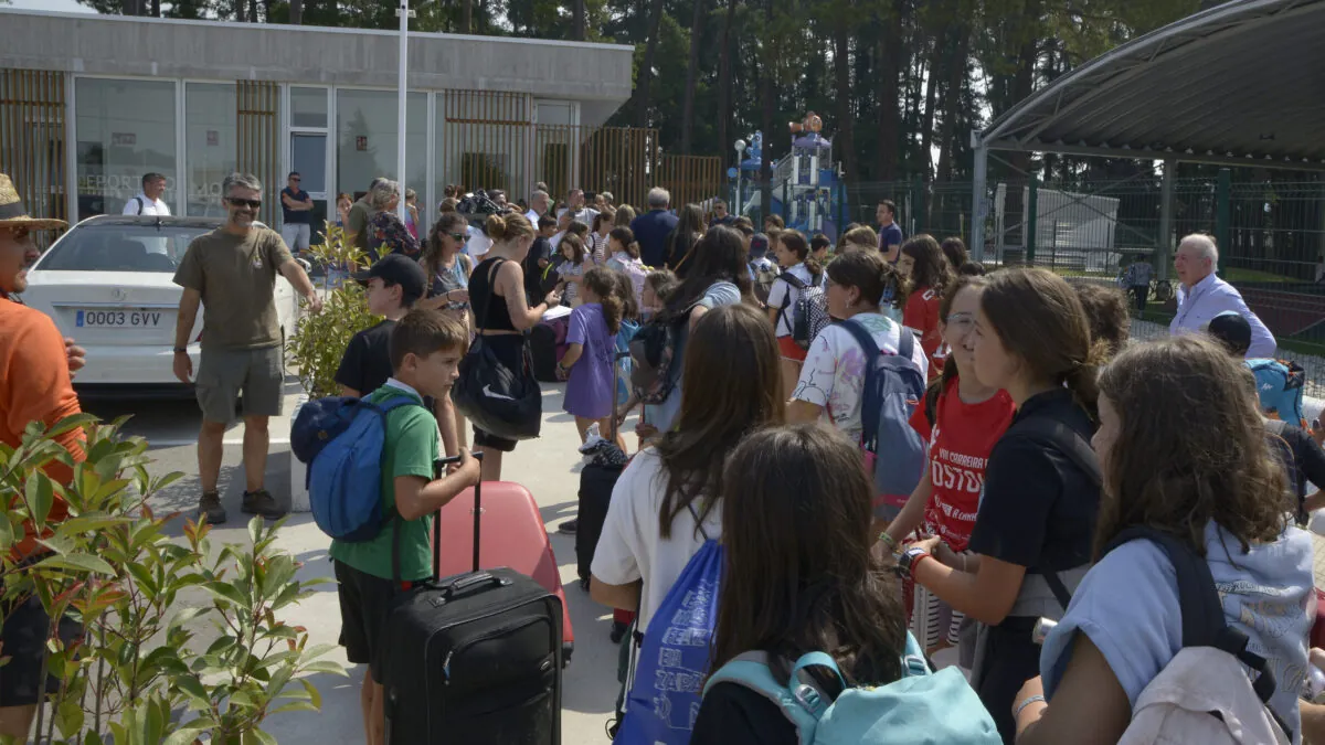 El campamento ‘trans’ defiende sus duchas mixtas con monitores: «Rompen estigmas»