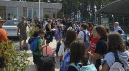 El campamento 'trans' defiende sus duchas mixtas con monitores: «Rompen estigmas»